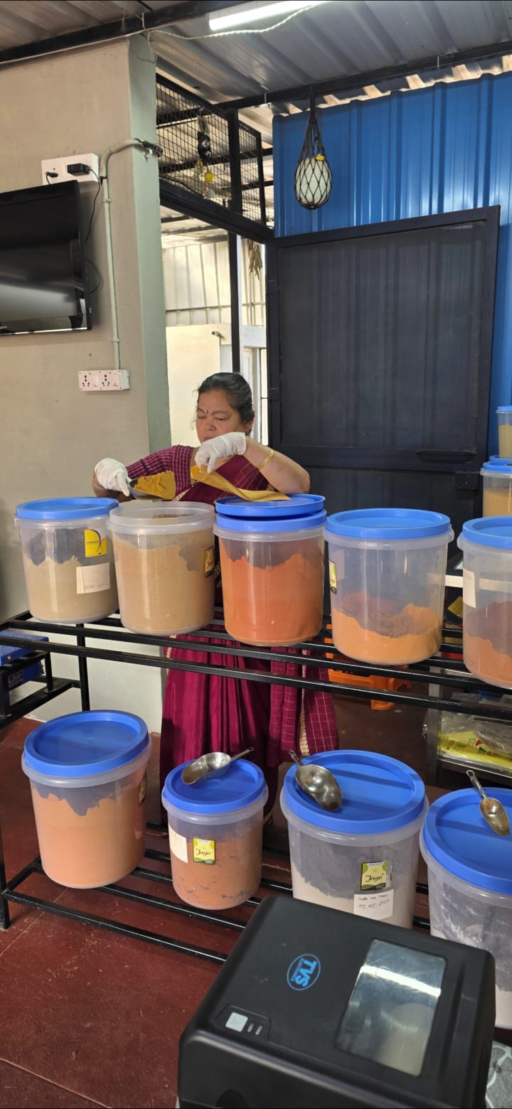 Freshly roasted spices getting cooled